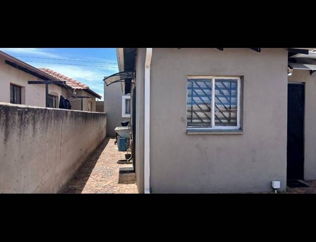 2 BEDROOM HOUSE FOR SALE IN RIVERLEA